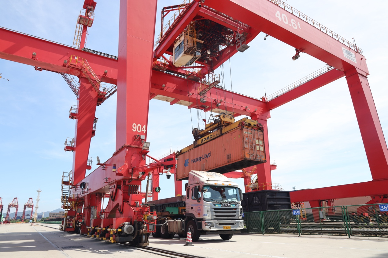 jinnianhui今年会津巴布韦Bikita矿山首批透锂长石精矿到港